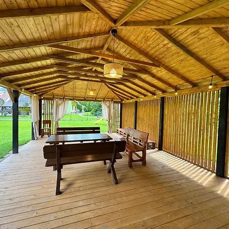 B&B Wioletta 슈차브니차